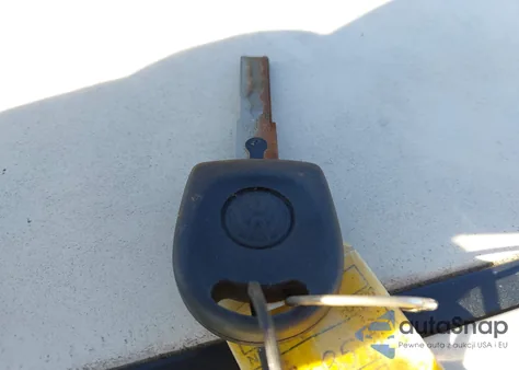 2007 Volkswagen New Beetle 2.5 z USA, uszkodzony, nr VIN 3VWEW31C47M518356